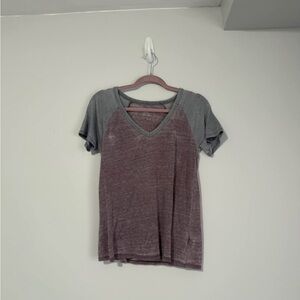 American Eagle Outfitters Heathered Gray and Mauve V-Neck Tee